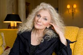 Judy Collins, güçlü soprano sesi, yorumculuktaki zarafeti ve onlarca yıla yayılan üretken kariyeriyle Amerikan folk müziğinin en önemli isimlerinden biri olarak kabul edilir.