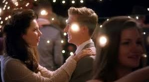 Love, Kennedy, gerçek bir yaşam öyküsünden uyarlanan, duygusal etkisi yüksek biyografik drama filmlerinden biridir. 2017 yapımı bu Amerikan filmi, nadir görülen ve ilerleyici bir nörolojik hastalıkla mücadele eden genç bir kızın yaşamına odaklanır.