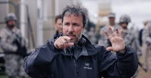 Denis Villeneuve, 3 Ekim 1967 tarihinde Kanada’nın Québec eyaletinde bulunan Gentilly bölgesinde doğdu. Fransızca konuşulan Kanada kültürünün içinde yetişen Villeneuve, genç yaşlardan itibaren sinema ve hikâye anlatımına ilgi duydu.