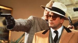 Film, Eliot Ness ve ekibinin Chicago’daki yasa dışı alkol ticareti ve organize suç imparatorluğuna karşı verdiği mücadeleyi konu alır. Başrollerinde Kevin Costner, Sean Connery, Robert De Niro ve Andy Garcia gibi güçlü isimler yer alır.