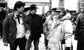 Üniversite eğitimini sinema ve sanat alanında tamamladıktan sonra senaryo yazımına yöneldi. Kariyerinin ilk döneminde çeşitli televizyon projelerinde ve küçük çaplı film yapımlarında çalıştı. Ancak asıl çıkışını 1980’li ve 1990’lı yıllarda yazdığı güçlü senaryolarla yaptı.