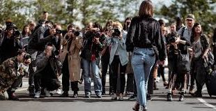 Magazin, genel anlamıyla toplumun ilgisini çeken kişiler, olaylar, yaşam tarzları ve eğlence dünyasına dair haber, yorum ve içeriklerin sunulduğu medya alanıdır. Türkçede magazin kelimesi çoğunlukla ünlü isimler, sanatçılar, sporcular, televizyon yıldızları ve fenomenlerle ilgili haberleri ifade eder.