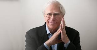 Özellikle suç soruşturmaları, seri katil hikâyeleri ve dedektif karakterleri üzerinden ilerleyen sürükleyici anlatımıyla tanınan Sandford, milyonlarca okura ulaşmış ve uzun soluklu serileriyle edebiyat dünyasında kalıcı bir yer edinmiştir.