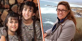 Sidney Greenbush, gerçek adıyla Cydney Laura Beth Greenbush, 25 Mayıs 1970 tarihinde Amerika Birleşik Devletleri’nde dünyaya geldi. Sidney, ikiz kardeşi Rachel Lindsay Greenbush ile birlikte büyüdü ve kariyerinin büyük bölümünü onunla paylaştı.