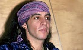 Steven Van Zandt, tam adıyla Steven Lento Van Zandt, 22 Kasım 1950 tarihinde Amerika Birleşik Devletleri’nin Massachusetts eyaletinde dünyaya gelmiştir. Daha sonra ailesiyle birlikte New Jersey’e taşınmış ve hayatının büyük bölümünü burada geçirmiştir. Rock müzik kültürünün yoğun biçimde yaşandığı New Jersey ortamı, onun sanatsal gelişiminde belirleyici rol oynamıştır.