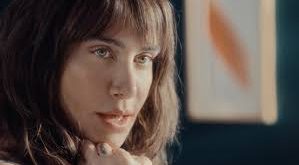 1998 yılında üniversite eğitimi için İstanbul’a gelen Sıla, önce İstanbul Üniversitesi Fransız Dili ve Edebiyatı bölümünde eğitim aldı. Ancak kısa süre sonra müziğe olan ilgisi ağır basarak İstanbul Bilgi Üniversitesi Caz Vokal Bölümü’ne geçti.