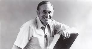 Russell Garcia’nın profesyonel kariyeri, 1930’lu yıllarda caz orkestralarında çalarak başlamıştır. Bu dönemde farklı müzisyenlerle çalışarak deneyim kazanan sanatçı, aranjörlük alanında da kendini geliştirmiştir.