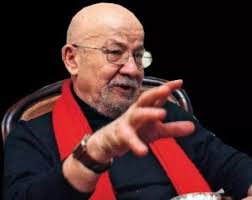 Yalçın Küçük, akademik hayatına öğretim üyesi olarak başlamış ve uzun yıllar üniversitelerde ders vermiştir. Özellikle ekonomi alanında uzmanlaşan Küçük, Türkiye’nin ekonomik yapısı, kalkınma politikaları ve küresel sistem üzerine çalışmalar yapmıştır.