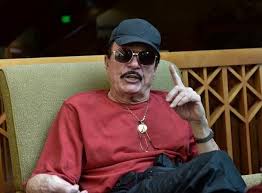 Baer’in kariyerinde önemli dönüm noktalarından biri, televizyon projelerine dahil olmasıdır. O dönemde televizyonun popülerliği artmakta ve genç yetenekler için fırsatlar sunmaktaydı. Baer, bu platformda yeteneklerini sergileyerek geniş bir izleyici kitlesine ulaşmıştır.