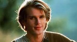 Sinema ve televizyon dünyasında hem klasik hem de modern yapımlarda iz bırakan oyuncular arasında Cary Elwes, kendine özgü tarzı, karizmatik duruşu ve geniş oyunculuk yelpazesiyle öne çıkan isimlerden biridir.