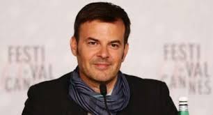 Sinema eğitimini Fransa’nın en prestijli okullarından biri olan La Fémis’te aldı. Burada aldığı akademik eğitim, onun teknik becerilerini geliştirmesinin yanı sıra sinema dili konusunda da derinlik kazanmasını sağladı.