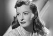 Barbara Stanwyck’in sanat hayatı dansla başlamıştır. Genç yaşta Broadway sahnelerinde dansçı olarak yer almaya başlamış ve kısa sürede dikkat çekmiştir. Sahnedeki enerjisi ve karizması, onun oyunculuk fırsatları elde etmesini sağlamıştır.