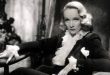 Marlene Dietrich, 27 Aralık 1901 tarihinde Almanya’nın Berlin kentinde dünyaya gelmiştir. Asıl adı Marie Magdalene Dietrich olan sanatçı, disiplinli bir aile ortamında büyümüştür. Babasının erken ölümü, onun çocukluk yıllarını derinden etkilemiştir.