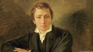 Heinrich Heine, 13 Aralık 1797 tarihinde Düsseldorf’ta doğdu. Yahudi bir ailenin çocuğu olarak dünyaya gelen Heine, dönemin Avrupa’sında yaygın olan sosyal ve dini ayrımcılıktan doğrudan etkilendi.