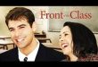 2008 yapımı Front of the Class, biyografik drama türünde çekilmiş, izleyicisine ilham veren ve gerçek bir yaşam öyküsünü samimi biçimde aktaran etkileyici bir televizyon filmidir.