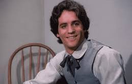 Linwood Boomer ilk olarak oyuncu kimliğiyle dikkat çekti. 1970’li yıllarda televizyon projelerinde rol almaya başladı. Doğal ekran varlığı, sakin oyunculuk tarzı ve güven veren görünümü sayesinde aile temalı yapımlarda tercih edilen bir isim oldu.