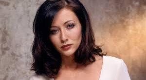 Güçlü duruşu, karizmatik ekran varlığı ve zaman zaman asi bulunan tavırlarıyla dikkat çeken sanatçı, televizyon tarihinin en çok konuşulan isimlerinden biri olmuştur.