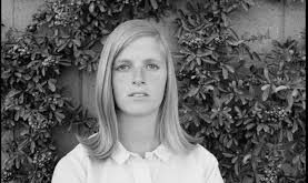 Linda McCartney’nin yaşam öyküsü, sanat ile aktivizmin nasıl birleşebileceğini gösteren özel bir örnektir. O, kamera arkasında da sahnede de üretken olmuş, ünlü biriyle evli olmasına rağmen kendi kimliğini güçlü biçimde korumuştur.