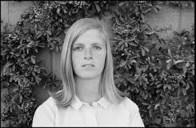 Linda McCartney’nin yaşam öyküsü, sanat ile aktivizmin nasıl birleşebileceğini gösteren özel bir örnektir. O, kamera arkasında da sahnede de üretken olmuş, ünlü biriyle evli olmasına rağmen kendi kimliğini güçlü biçimde korumuştur.