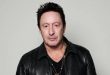 Julian Lennon, dünyaca ünlü Beatles üyesi John Lennon’ın oğlu olarak tanınsa da, yıllar içinde kendi müzikal kimliğini oluşturarak bağımsız bir sanatçı olarak saygı kazanmış İngiliz müzisyen, şarkıcı-söz yazarı, fotoğrafçı ve hayırseverdir.