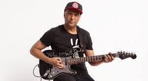 Tom Morello, tam adıyla Thomas Baptist Morello, 30 Mayıs 1964 tarihinde Amerika Birleşik Devletleri’nin New York kentinde dünyaya gelmiştir. Farklı kültürel kökenlere sahip bir ailede büyüyen sanatçının annesi Amerikalı, babası ise Kenyalıdır.