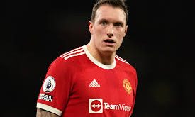 Blackburn Rovers altyapısında gelişen Phil Jones, kısa sürede A takıma yükselmiştir. Premier League’de forma giymeye başlaması, onun yeteneklerinin erken yaşta fark edildiğini göstermektedir.