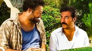 Abimm, yol filmi ile dramatik anlatının birleştiği bir yapıya sahiptir. Hikâye, şehirden taşraya uzanan bir yolculuk üzerinden ilerlerken karakterlerin içsel dönüşümünü de eş zamanlı olarak işler.