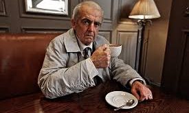 İrlanda sinema, tiyatro ve televizyon dünyasında tanınan karakter oyuncularından biri olan Alan Devlin, özellikle güçlü sahne geçmişi, doğal oyunculuğu ve dramatik rollerdeki başarısıyla dikkat çeken bir isimdir.