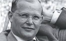 Dietrich Bonhoeffer, 20. yüzyılın en etkili teologlarından, düşünürlerinden ve direniş figürlerinden biri olarak kabul edilen Alman ilahiyatçıdır. Hristiyan etik anlayışı, kilise-toplum ilişkileri, totaliter rejimlere karşı duruşu ve insan onurunu savunan düşünceleriyle dünya tarihinde özel bir yere sahiptir.