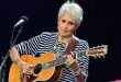 Joan Baez, yalnızca güçlü sesi ve etkileyici yorumuyla değil, aynı zamanda toplumsal adalet mücadelesindeki aktif duruşuyla da müzik tarihine damga vurmuş önemli bir sanatçıdır.