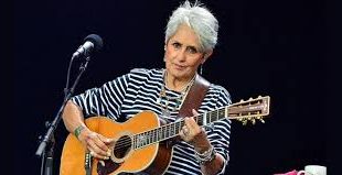 Joan Baez, yalnızca güçlü sesi ve etkileyici yorumuyla değil, aynı zamanda toplumsal adalet mücadelesindeki aktif duruşuyla da müzik tarihine damga vurmuş önemli bir sanatçıdır.