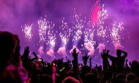 Günümüzde radyolarda, dijital platformlarda, sosyal medyada ve konser sahnelerinde en sık karşılaşılan müzik türlerinden biri pop müziktir. Ancak birçok kişi “Pop müzik nedir?” sorusuna yalnızca “popüler müzik” şeklinde kısa bir yanıt verir.