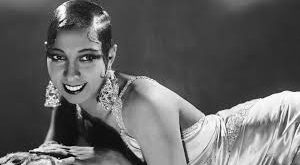 Josephine Baker, 3 Haziran 1906 tarihinde St. Louis’te doğdu. Asıl adı Freda Josephine McDonald olan sanatçı, yoksulluk içinde geçen bir çocukluk dönemi yaşadı. Küçük yaşlardan itibaren çalışmak zorunda kalan Baker, hayatın zorluklarıyla erken yaşta tanıştı.