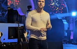 Günümüz teknoloji dünyasında yapay zekâ alanında yaşanan hızlı gelişmelerin arkasında birçok önemli isim bulunmaktadır. Bu isimlerden biri de girişimci ve mühendis Greg Brockman’dır. Özellikle OpenAI’nin kurucu ortaklarından biri ve uzun yıllar baş teknoloji sorumlusu (CTO) olarak görev yapan Brockman, modern yapay zekâ sistemlerinin gelişiminde kritik rol oynamıştır.