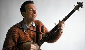 Onun kariyeri, Amerikan halk müziğinin gelişiminde kritik bir rol oynamış; özellikle 1940’lardan itibaren yükselen protest müzik geleneğinin temel taşlarından biri olmuştur. Pete Seeger, hem sahne performansları hem de yazdığı ve yaydığı şarkılarla müziğin toplumsal gücünü somut şekilde göstermiştir.