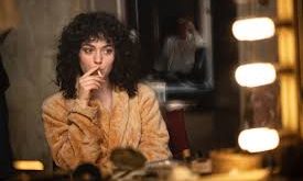 Film, sinema tarihinin en tartışmalı yapımlarından biri olan Paris'te Son Tango ile tanınan Fransız oyuncu Maria Schneider’in yaşamına odaklanır. Özellikle bu filmde yaşadığı travmatik deneyimleri merkezine alarak, sinema endüstrisinin görünmeyen yüzünü cesur bir şekilde gözler önüne serer.