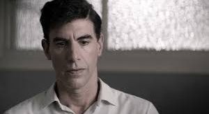 Gerçek olaylardan ilham alan casusluk yapımları, her zaman izleyiciler üzerinde güçlü bir etki bırakmıştır. Bu türün son yıllardaki en dikkat çekici örneklerinden biri olan The Spy, yalnızca politik gerilimiyle değil, aynı zamanda karakter odaklı anlatımıyla da öne çıkar.