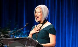 Çocukluk yıllarını ABD’nin farklı bölgelerinde geçiren Choi, erken yaşlardan itibaren edebiyata ilgi duymaya başladı. Okuma alışkanlığı ve yazma tutkusu, onun ileride başarılı bir yazar olmasının temelini oluşturdu.