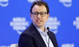 Dario Amodei, günümüz yapay zekâ dünyasında en çok dikkat çeken araştırmacı ve yöneticilerden biri olarak kabul edilmektedir. Özellikle yapay zekâ güvenliği, büyük dil modellerinin etik kullanımı ve insan merkezli teknoloji geliştirme yaklaşımıyla tanınan Amodei, hem akademik hem de endüstriyel alanda önemli bir etki yaratmıştır. Kurucu ortağı ve CEO’su olduğu Anthropic, günümüzde yapay zekâ alanında güvenlik odaklı yaklaşımıyla öne çıkan en önemli şirketlerden biridir.