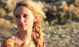 Film, 25. Ankara Uluslararası Film Festivali’nde “En İyi Özgün Müzik” ödülünü kazanmış; ayrıca Nil Karaibrahimgil tarafından hazırlanan müzikleriyle geniş kitlelere ulaşmıştır.