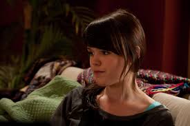 Marthe Bernard, Fransız kökenli bir oyuncu olarak tanınmaktadır. Özellikle Fransa’da gelişen sanat sineması ve tiyatro kültürü içerisinde yetişmiş, döneminin saygın oyuncularından biri haline gelmiştir.