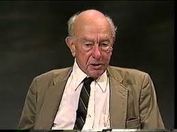 Willard Van Orman Quine, yalnızca teknik bir mantıkçı değil; aynı zamanda bilginin yapısını, anlamın doğasını ve gerçekliğin dil ile ilişkisini kökten sorgulayan bir filozoftur. Onun çalışmaları, özellikle 20. yüzyılın ikinci yarısında analitik felsefenin yeniden şekillenmesinde belirleyici olmuştur.