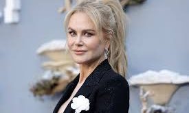 “Eyes Wide Shut”, “Moulin Rouge!”, “The Hours”, “Cold Mountain” ve “Big Little Lies” gibi yapımlarla dünya çapında ün kazanan Kidman, çok yönlü oyunculuğu sayesinde modern Hollywood’un en prestijli isimlerinden biri olarak kabul edilmektedir.