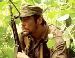 Film ilk gösterimini 2008 yılında Cannes Film Festivali'nde gerçekleştirmiş ve büyük ilgi toplamıştır. Benicio del Toro, performansıyla festivalde En İyi Erkek Oyuncu ödülünü kazanmıştır. Eleştirmenlerin önemli bir bölümü özellikle filmin cesur anlatım tarzını, gerçekçilik anlayışını ve oyunculuk performanslarını övgüyle değerlendirmiştir.