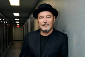 Rubén Blades’in sanat kariyeri müzikle başlamıştır. Özellikle salsa türünde yaptığı çalışmalarla kısa sürede dikkat çekmiştir.
