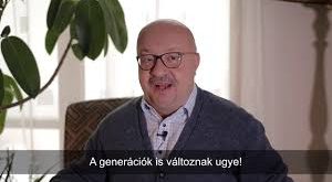 Macar tiyatrosu, Avrupa’nın en köklü sahne geleneklerinden biri olarak bilinir. Borbély de bu geleneğin bir parçası olarak sahne disiplinine büyük önem vermiştir. Rolüne hazırlık sürecinde detaylı analizler yaparak karakterlerini derinlikli bir şekilde canlandırmıştır.