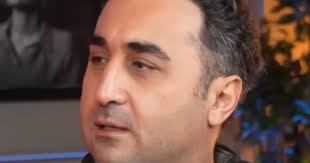 Onur Buldu, 4 Ağustos 1982 tarihinde İzmir’in Bergama ilçesinde dünyaya gelmiştir. Çocukluk ve gençlik yıllarını Menemen’de geçiren oyuncu, sanatla erken yaşlarda tanışmıştır.