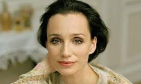 Kariyeri boyunca Oscar adaylığı, BAFTA ödülleri ve pek çok prestijli festival başarısı elde eden Kristin Scott Thomas, modern Avrupa sinemasının en etkili kadın oyuncularından biri olarak görülmektedir.