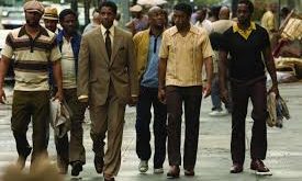 Başrollerde Denzel Washington ve Russell Crowe yer alırken, kadroda Josh Brolin, Chiwetel Ejiofor ve Ted Levine gibi önemli isimler de bulunmaktadır. Film, 2 Kasım 2007’de ABD ve Kanada’da geniş bir dağıtımla vizyona girmiştir.
