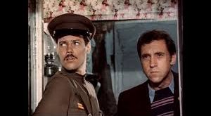 Sovyet sinemasının efsane isimlerinden Vladimir Vysotsky ve Vladimir Konkin yer almıştır. Arkady ve Georgy Vayner kardeşlerin romanından uyarlanan yapım, savaş sonrası Moskova’nın suç dünyasını ve polis teşkilatının bu karanlık yapıyla mücadelesini merkezine alır.
